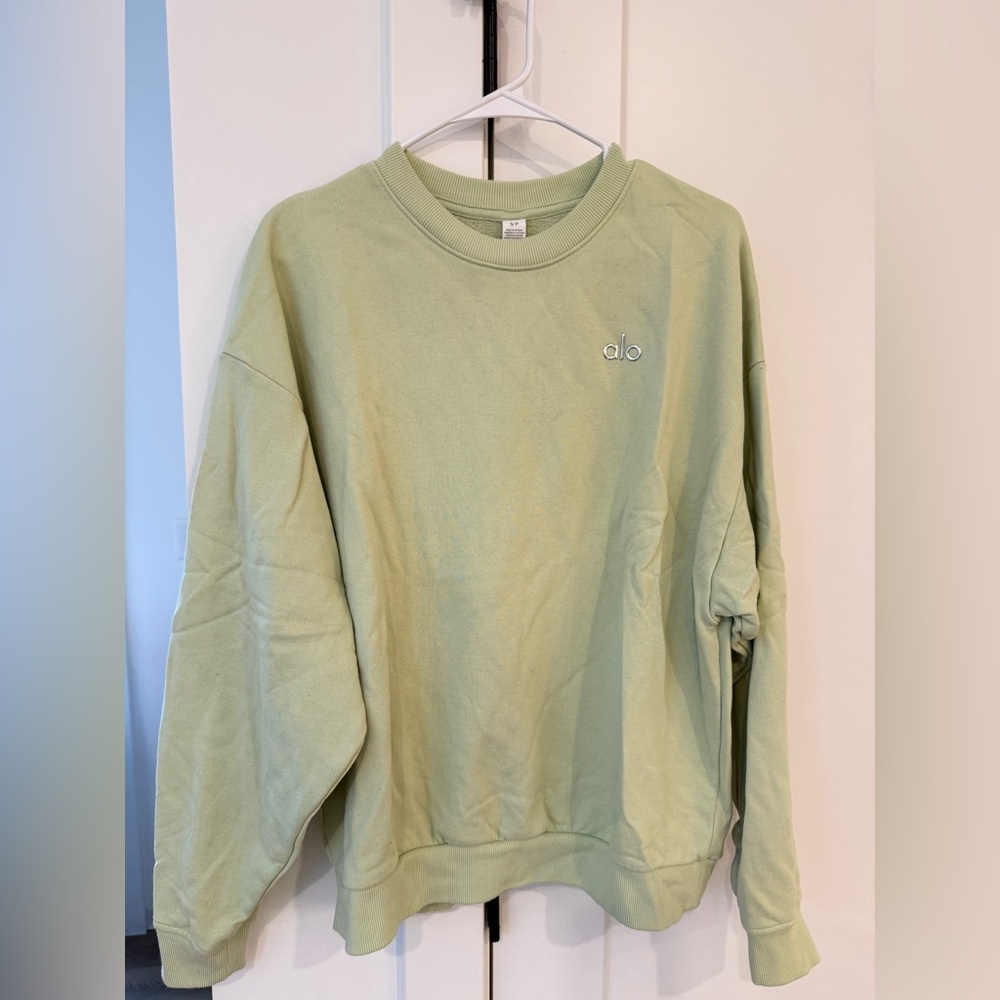 ALO Yoga Women’s Light Green Crewneck Sweater
